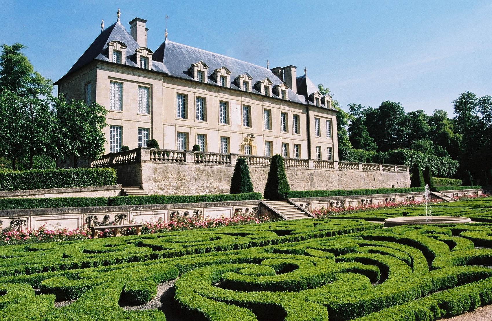 CONFLANS AUVERS SUR OISE FRANCIA CRUCEROS SENA CRUCEROS FLUVIALES FRANCIA SENA CRUCEROS SEINE RIVER CRUISES AUVERS SUR OISE CHATEAU #Conflans #Auvers #Francia #CrucerosFluviales #CrucerosSena #Seine #SeineRiverCruises #RiverCruises